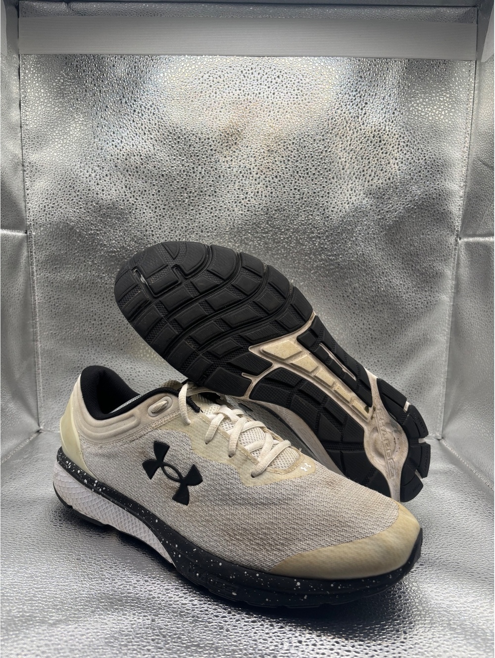 Under armor charged escape 3 BL white black